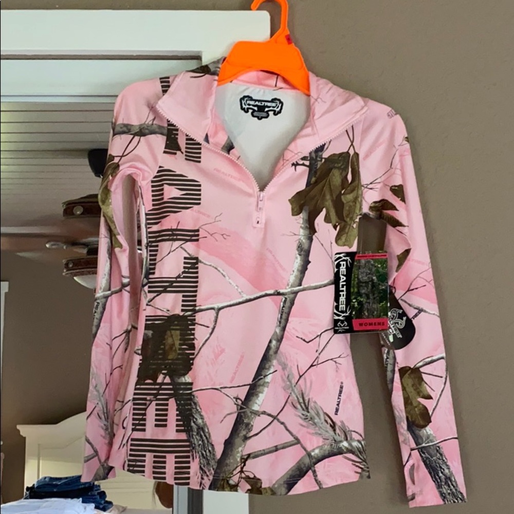 Pink real tree camo small pull over